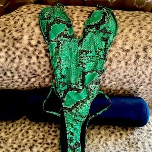 Super sexy one piece swimwear😍😍😍